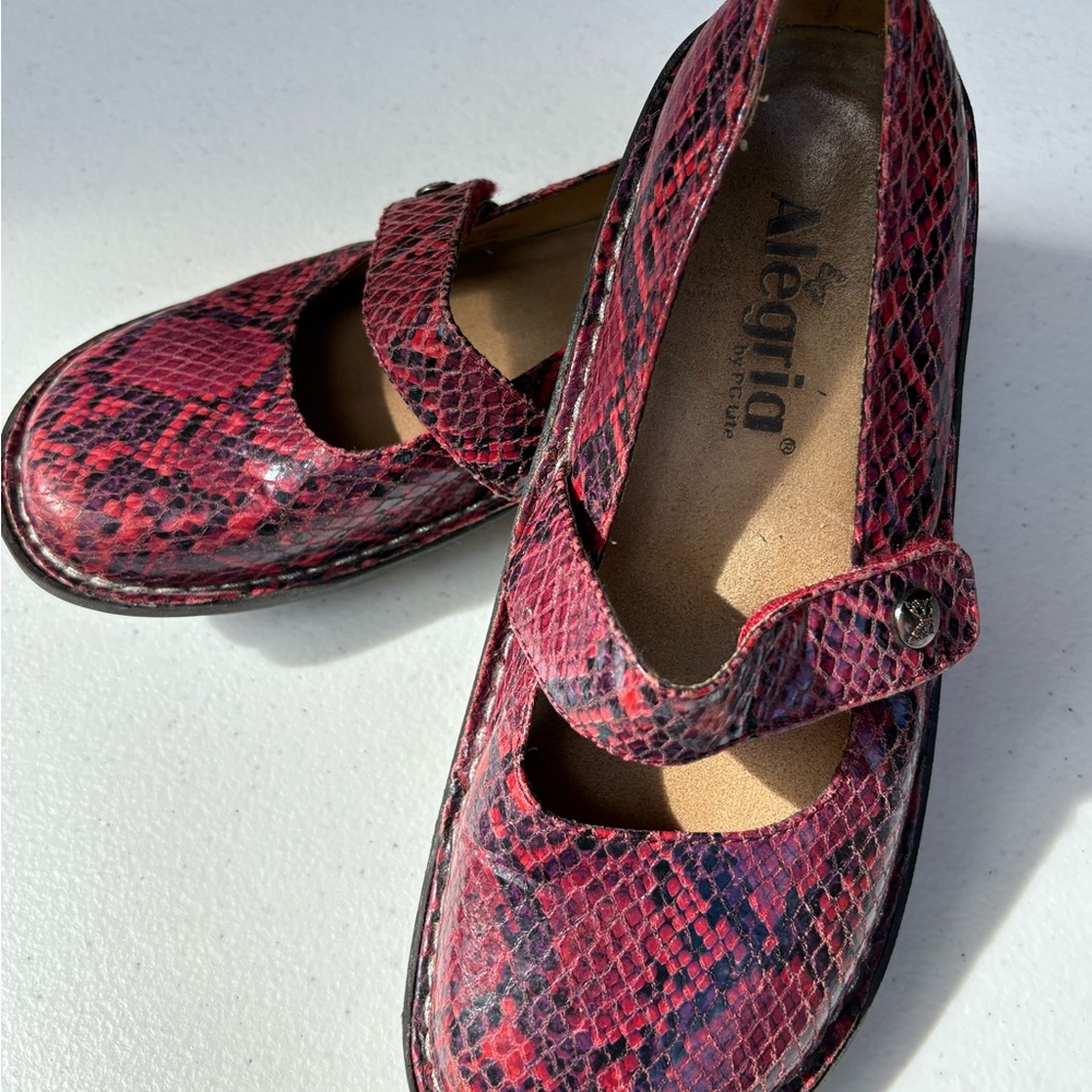 Alegria Mary Jane Red Leather Snakeskin Pattern Size 37 EUC . US 7-7.5 - Picture 5 of 14